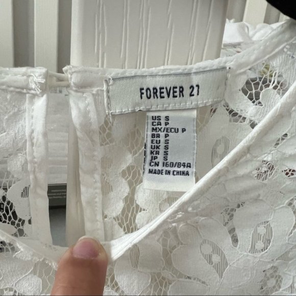 White lace top - Picture 7 of 8